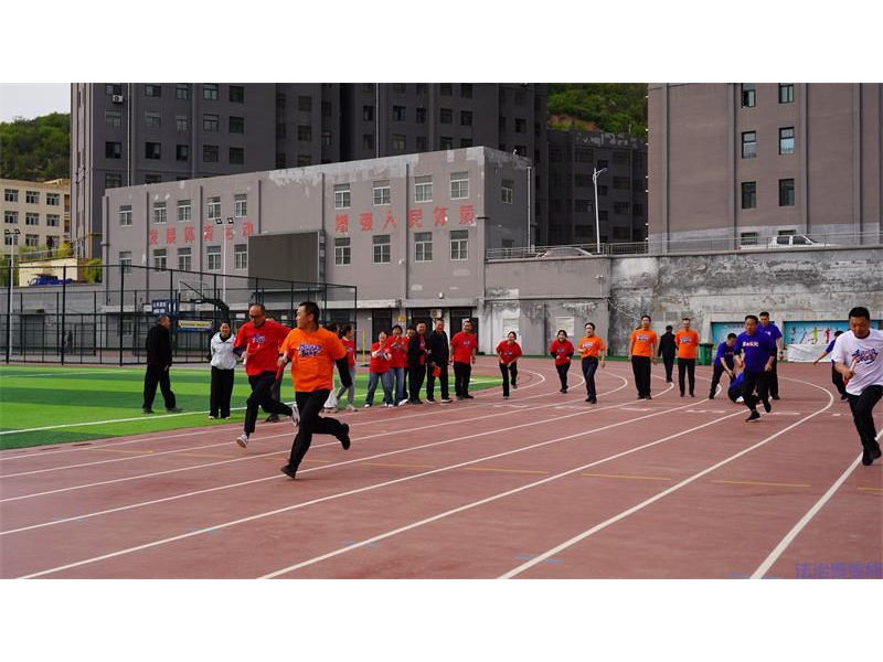陕西宜川县举办“迎五四·青春聚力”青年趣味运动会 