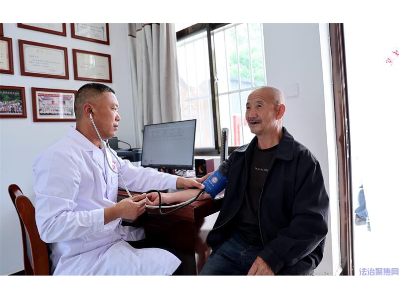 陕西宜川县任立军：“我是村医，我不上谁上？”