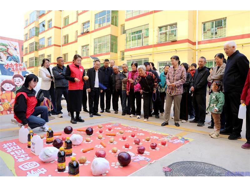 手腕稳住邻里情 套圈套来满院欢——陕西宜川县工业园区与北关街