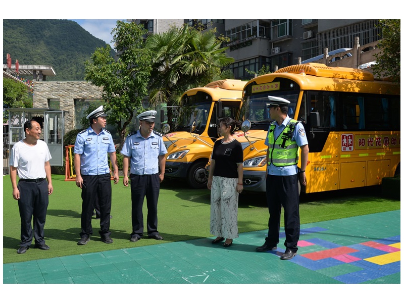 【开学季 】商洛柞水公安交警迅速启动护学模式