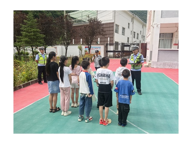 【开学季】营盘交警中队民警深入校园开展交通安全宣讲活动