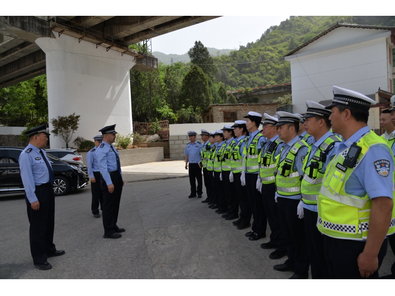 “五一”柞水道路很安畅 为商洛柞水公安交警点赞