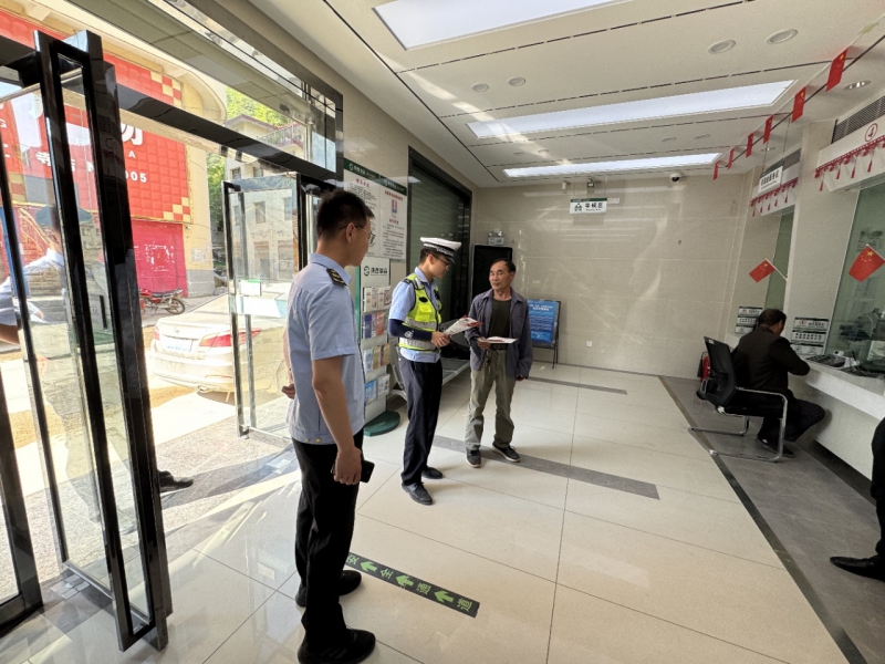 交警市管信合联合行动 共同筑牢交通安全“防护网”