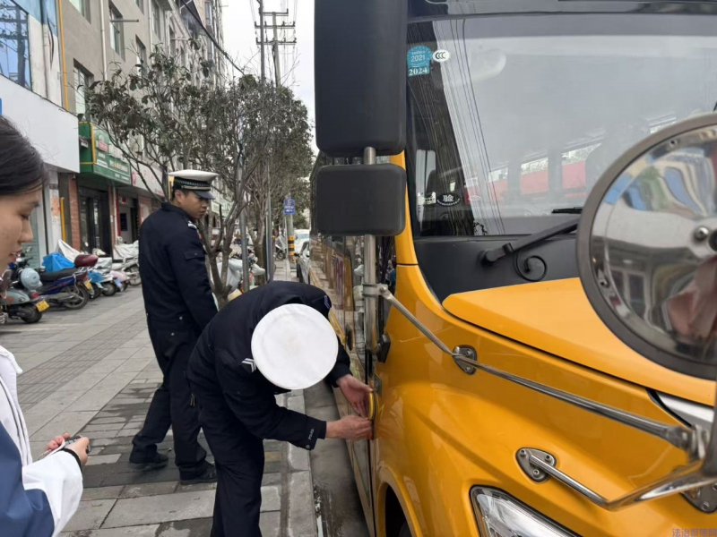 柞水公安交管“三个突出”强化春季道路交通秩序整治