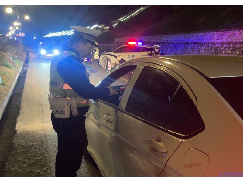 营盘派出所开展农村地区交通违法大整治大宣教暨夜查统一行动