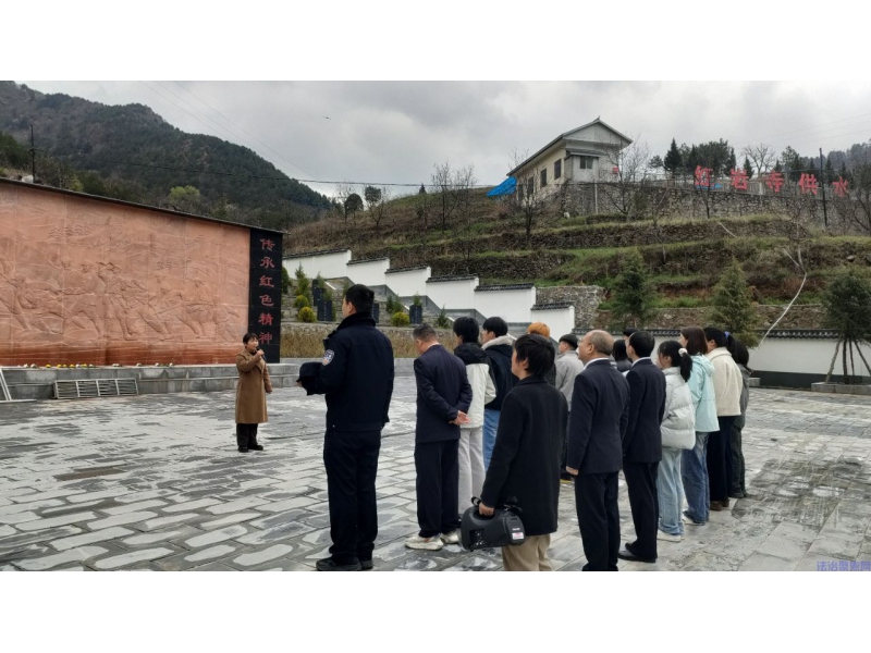    公检携手祭英烈 红色基因润心田