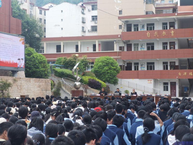 【金盾护苗】柞水公安乾佑派出所开展法治进校园宣讲活动