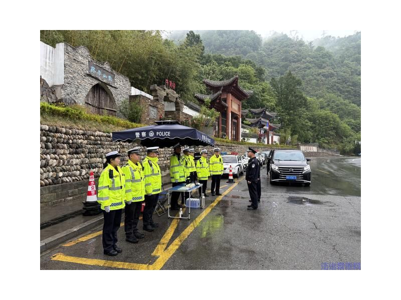 商洛柞水公安交警圆满完成五一假期交通安全保畅任务