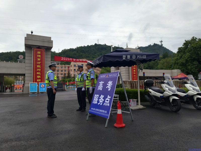 商洛柞水公安交警：雨中坚守 护航2026年高考交通保畅