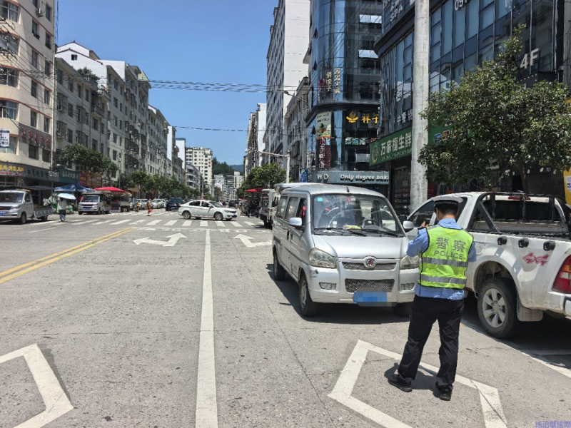 清零违停乱象！商洛柞水公安交警全面开展道路停车专项行动